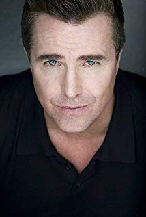 How tall is Paul McGillion?